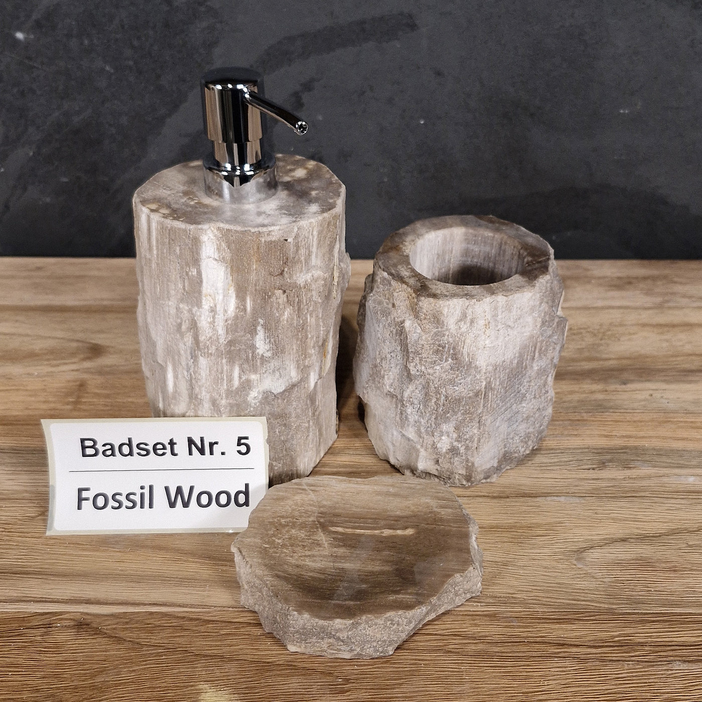 Drei Teile set aus versteinertem Holz für Badgestaltung, inklusive Fossilholz-Elementen, von SEIFENSPENDER.