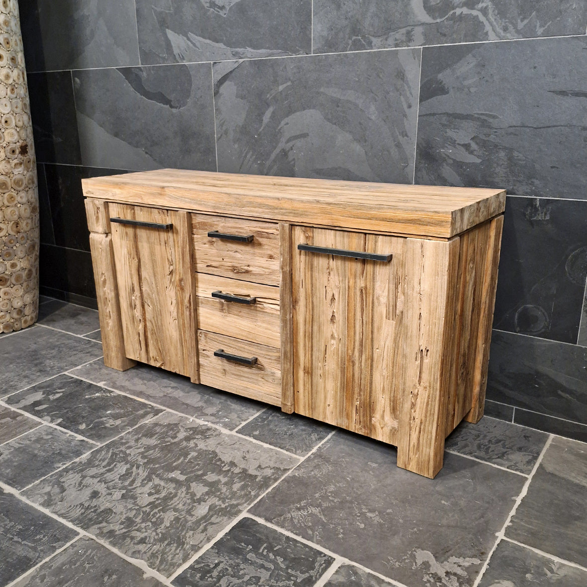 Nachhaltiger Bad-Unterschrank aus Teakholz von Bali, 150x47x80cm, für stilvolle Badgestaltung.