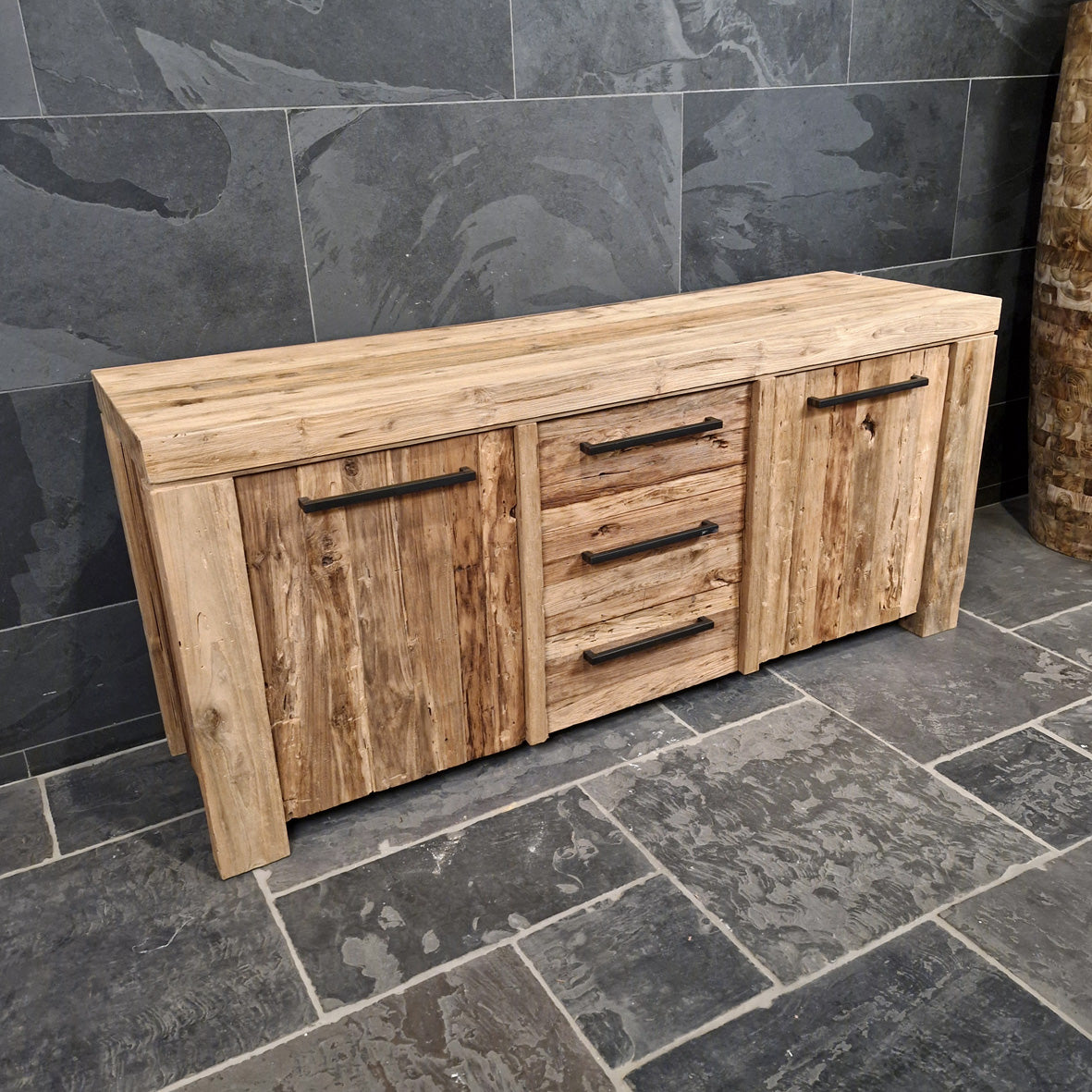 Nachttisch für das Badezimmer aus nachhaltigem Teakholz, Bali-Design, Maße 180x55x80cm, stilvolle Badgestaltung