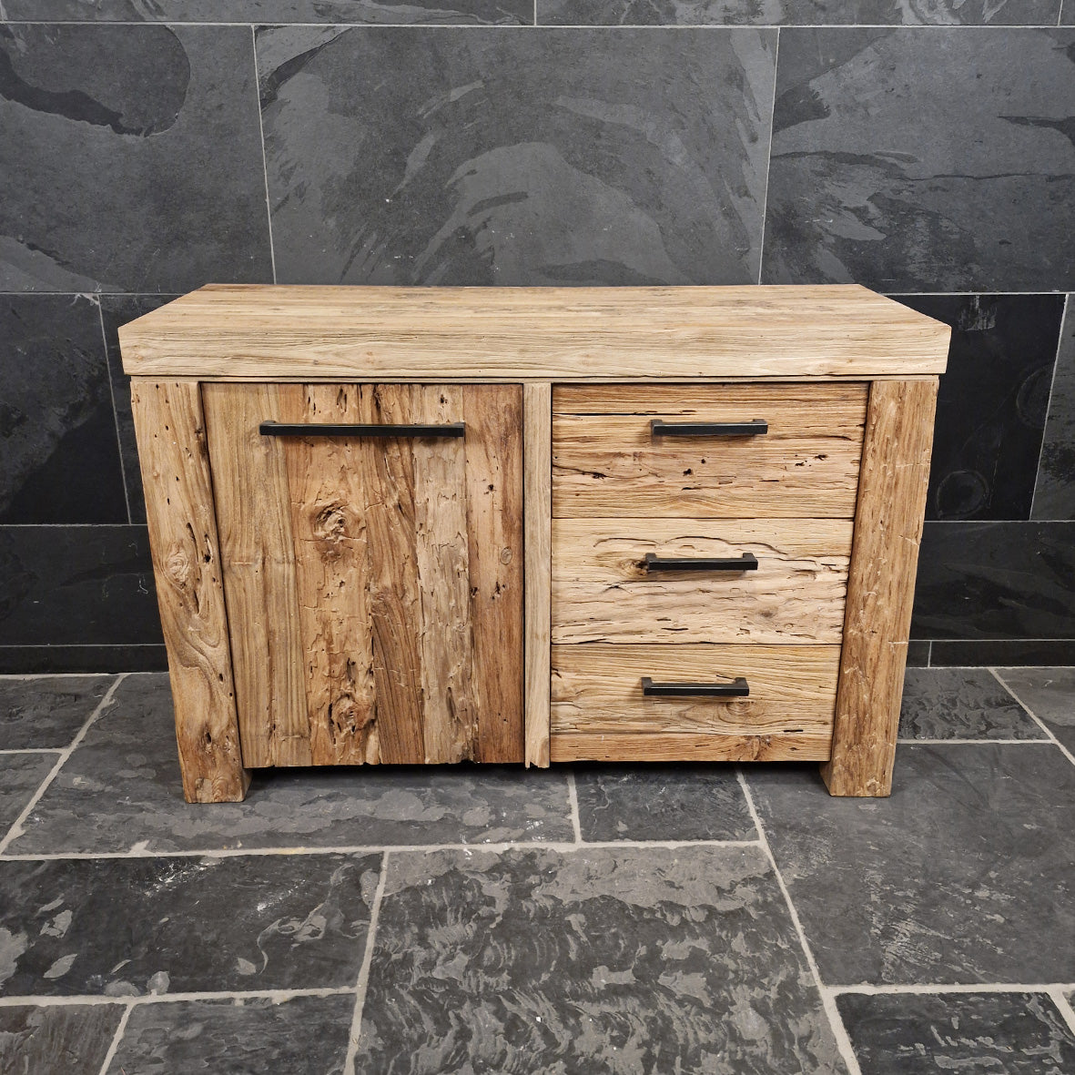 Bali Teakholz Badezimmer-Unterschrank, schlichte elegante Badgestaltung aus Naturmaterial, seitliche Ansicht, Modell 2
