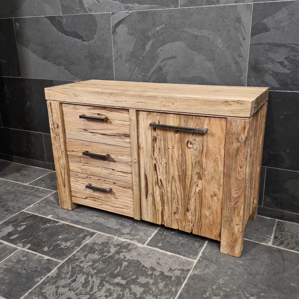 Teakholz Badezimmer-Unterschrank von Bali, schlichtes Design, naturbelassenes Holz, für Badgestaltung, Modell 2, Maße 120x47x80cm.