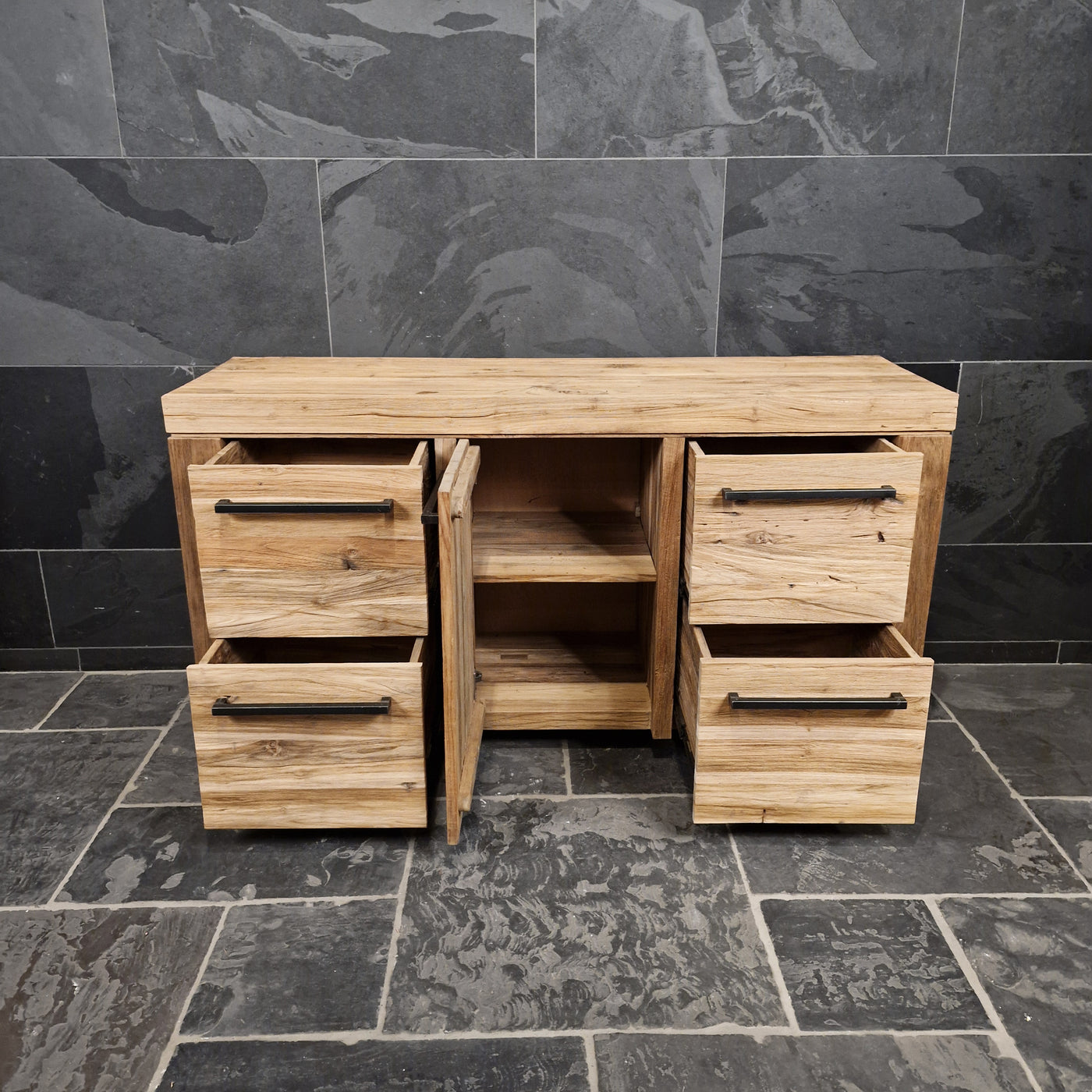 Handgefertigter Badezimmer-Unterschrank aus Teakholz mit rustikaler Oberfläche, Modell 3, für stilvolle Badgestaltung.