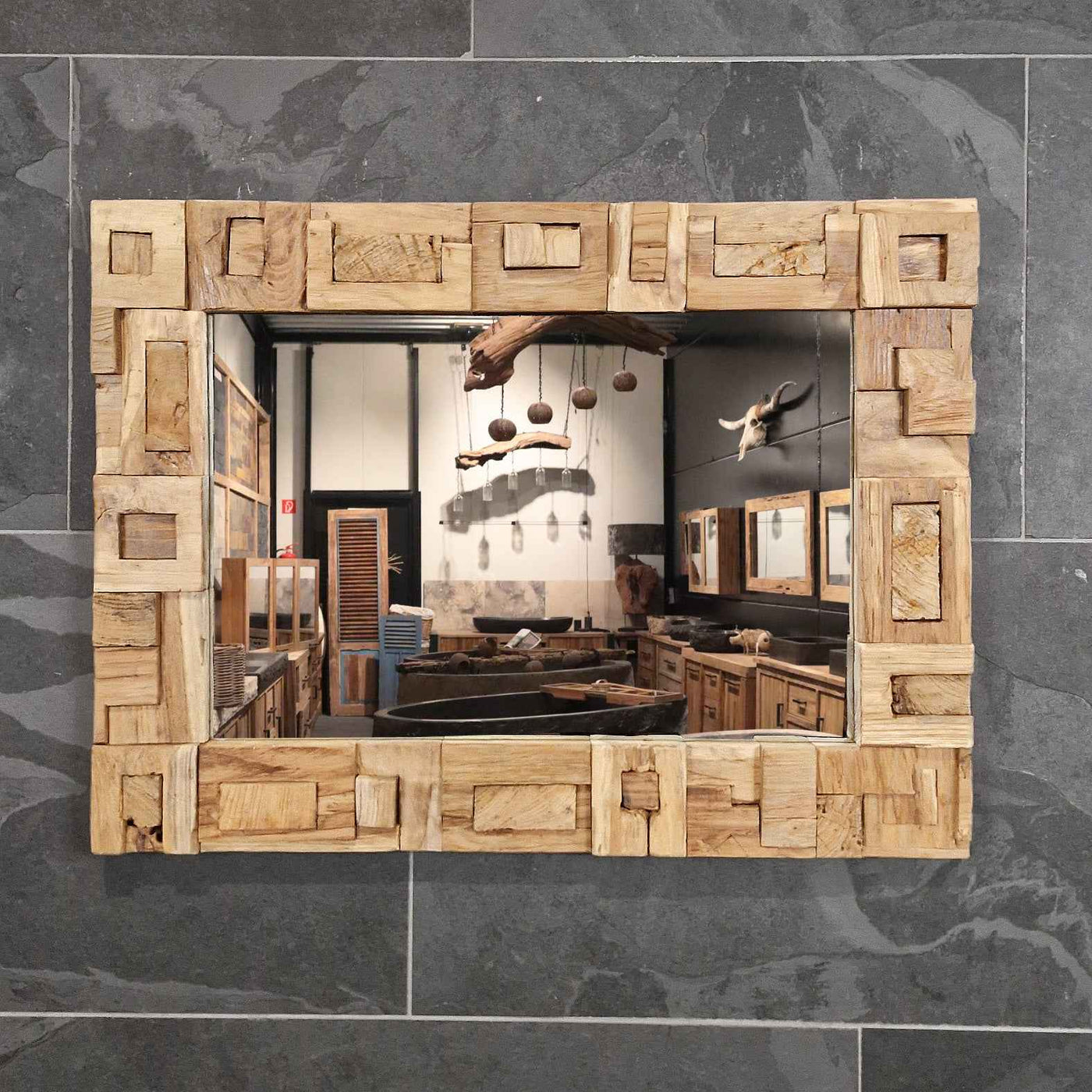 Badspiegel aus recyceltem Teakholz mit Block, Maße 60x80x3cm, für stilvolle Badgestaltung und nachhaltiges Design.