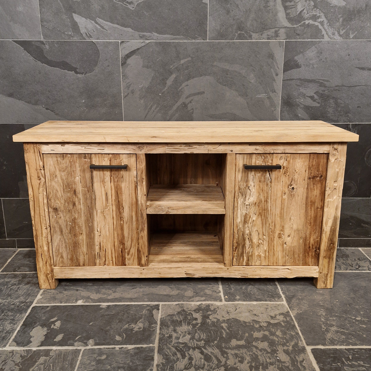 Badezimmer-Unterschrank aus recyceltem Holz von Borneo, Modell 2, mit robustem Design und natürlichem Holzfinish.