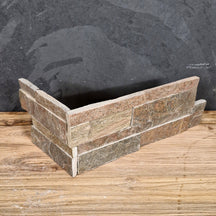 Naturstein Verblender aus Quarzit von COPPER QUARZIT, Eckstück, sichtbare Textur in natürlichem Quarzit-Design