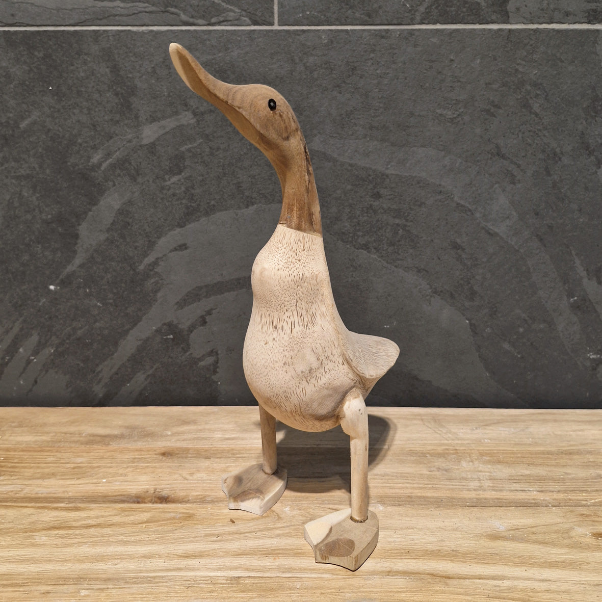 Deko-Ente aus Teakholz, beliebtes Badezimmerelement, als Laufente gestaltet, handgefertigt, Naturmaterial, dekoratives Badaccessoire