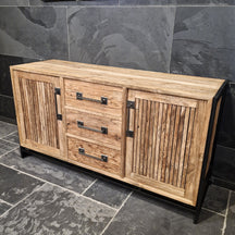 Recycelter Teakholz-Unterschrank mit Schlitzen für Badgestaltung, von Depoku, 150x47x80cm, modernes und nachhaltiges Design