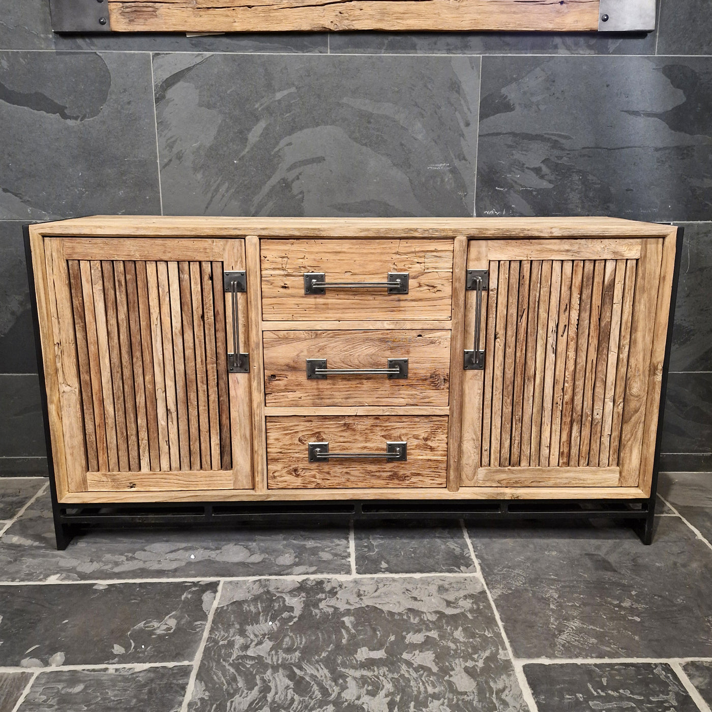 Depoku Unterschrank mit Schlitzen aus recyceltem Teakholz für Badgestaltung, Maße 150x47x80cm, modernes Design