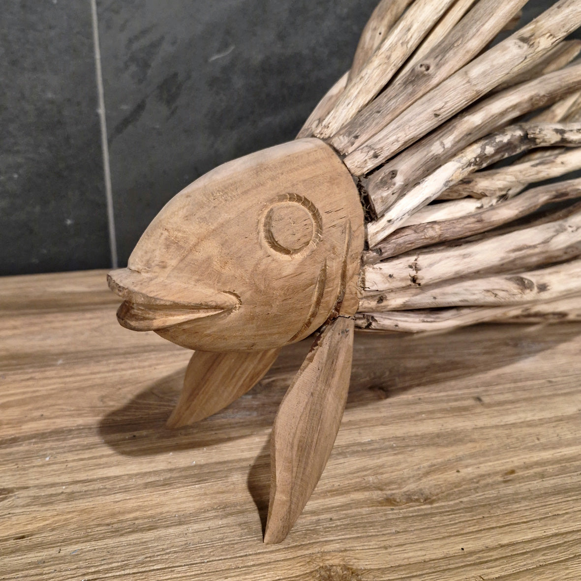 Deko Fisch aus Altholz in Badgestaltung, Maße 12x42x60 cm, von der Marke TIERE, detailreiche Holzfigur