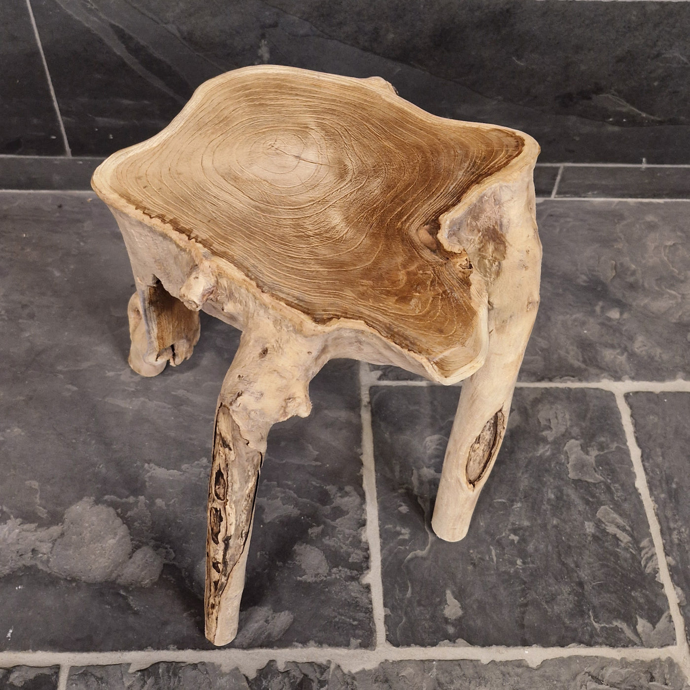 Hocker aus Wurzelholz und Altholz, handgefertigt für Badgestaltung, quadratisch, 35x35x43 cm, stilvoller Naturlook