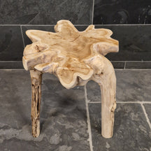 Hocker aus Wurzelholz und Altholz, handgefertigt, für Badgestaltung, HOCKER Marke, Maße 37x36x46 cm.