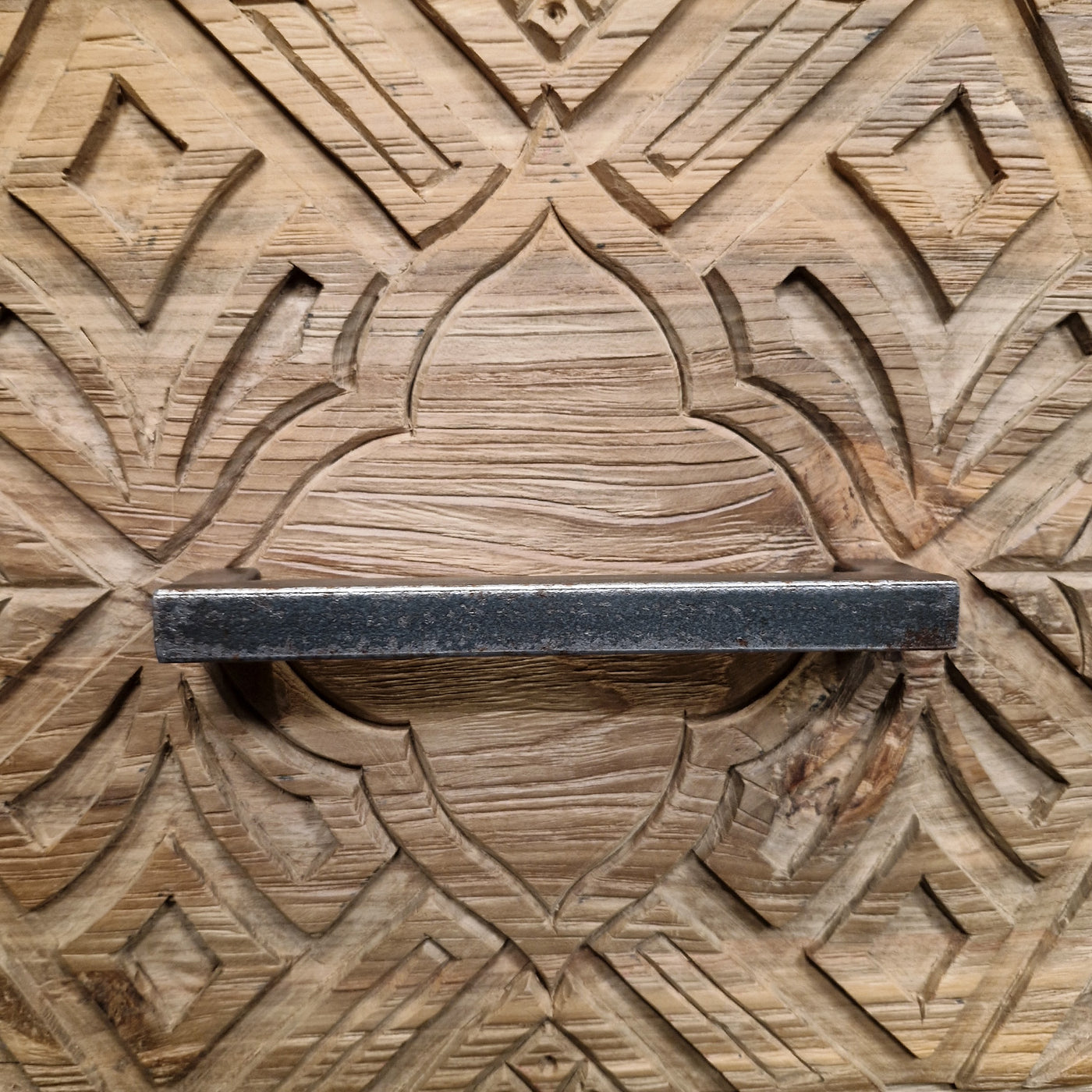 Hängeschrank mit Carving-Schubladen aus recyceltem Teakholz, Badgestaltung, KOMODO 2, Maße 150x53x41cm