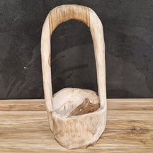 Deko-Badgestaltung aus Teakholz, Körbchen, mit handgefertigten Badaccessoires und stilvollem Design, natürliche Holzoptik.