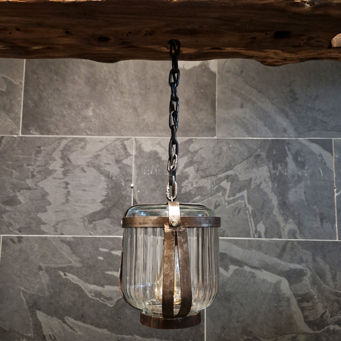 Hängelampe aus Metall in Badgestaltung, Holzdekor, lange Leuchte mit 160x27x63cm, moderner Look, ideal für Badezimmerbeleuchtung