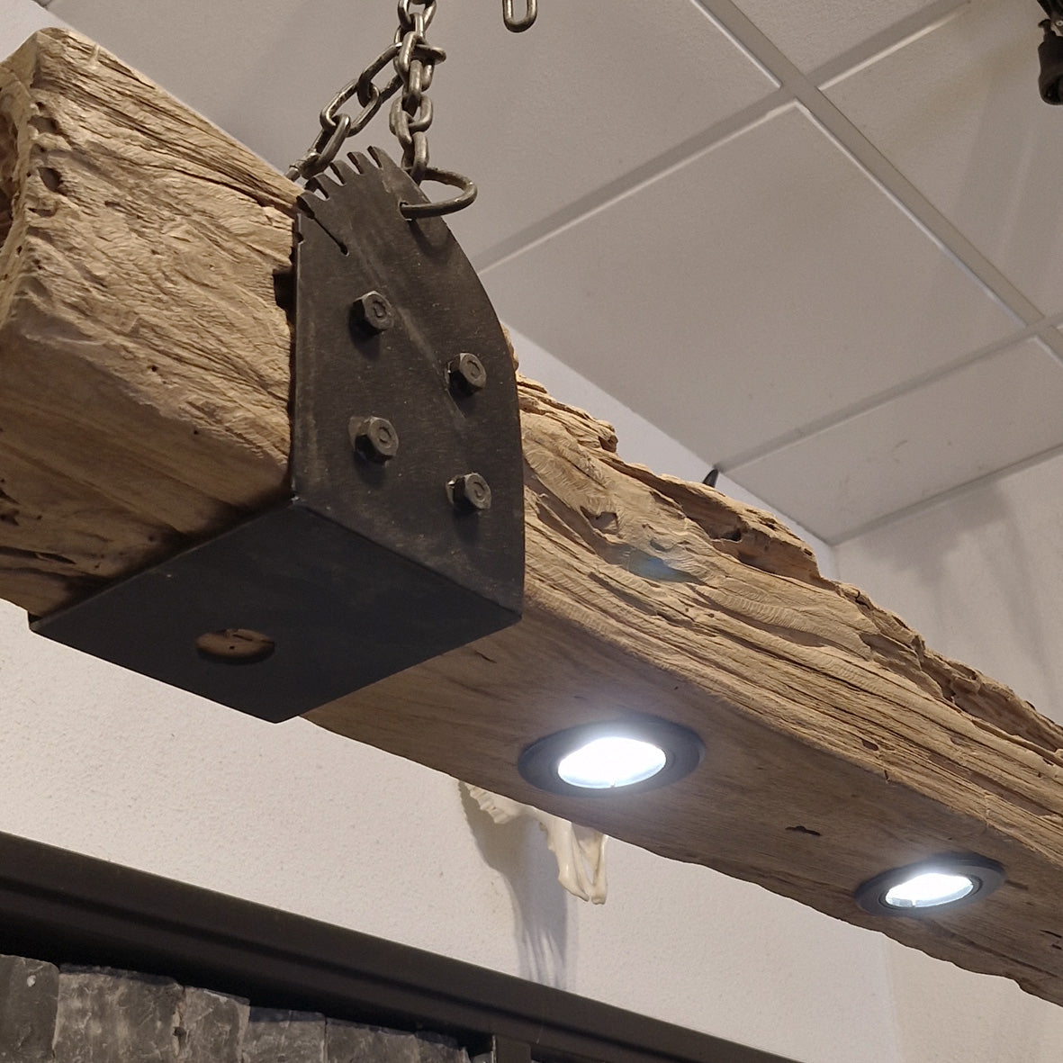 Hängelampe SPOTLIGHTS aus Teakholz, moderne Badgestaltung mit dekorativen Wand- und Deckenlampen, natürliche Beleuchtung