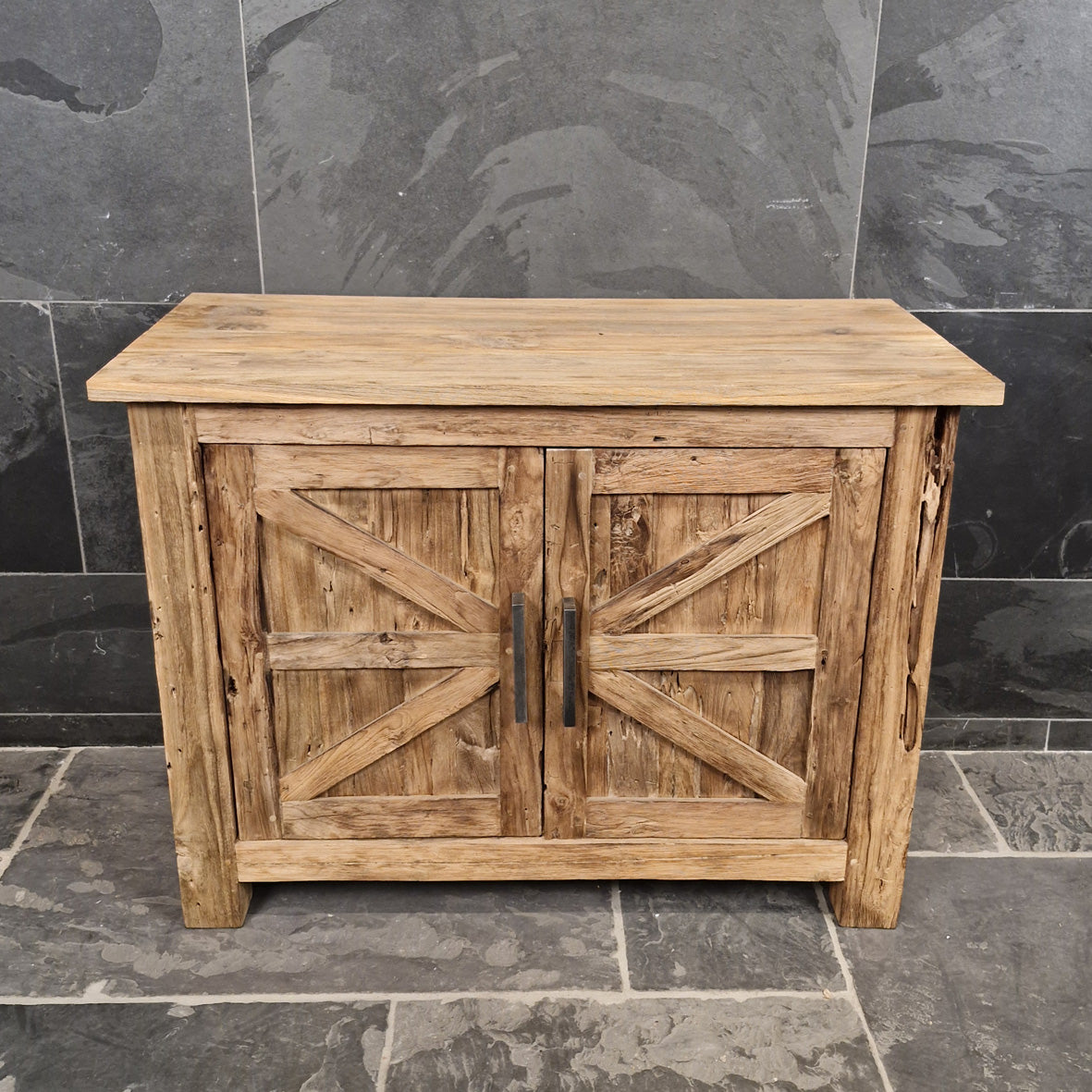 Lombok Badezimmerschrank aus Teak oder Altholz, 106x50x80 cm, mit stilvoller Badgestaltung für modernen Look.