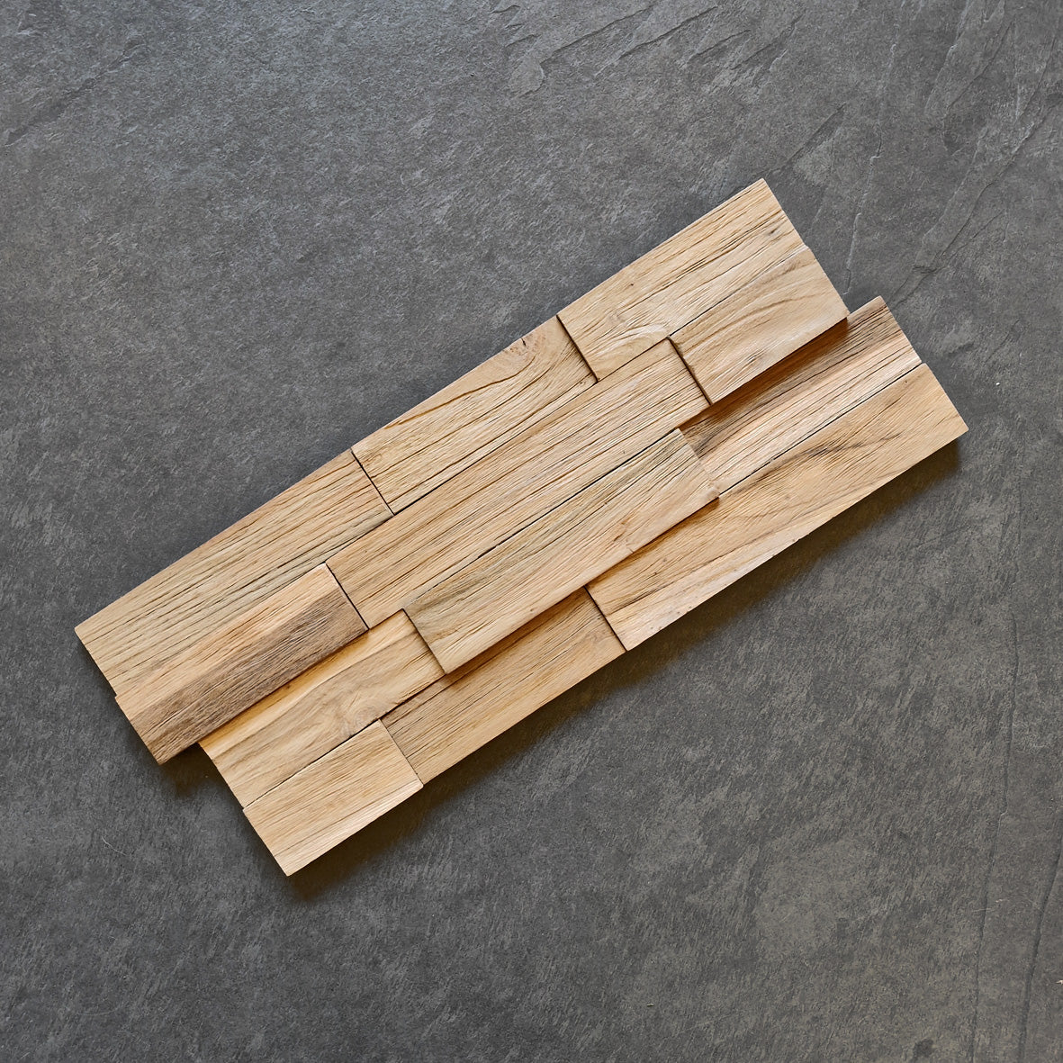 RUS 4 Teakholz Holzverblender, natürliche Holzverblendung für stilvolle Fassaden, sichtbare Holzstruktur