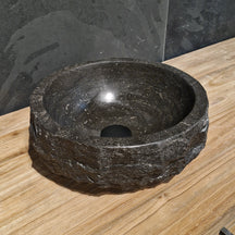 Rundes Aufsatzwaschbecken aus grobem Blaustein-Naturstein, 36 cm Durchmesser, für moderne Badgestaltung, von MOSKAU