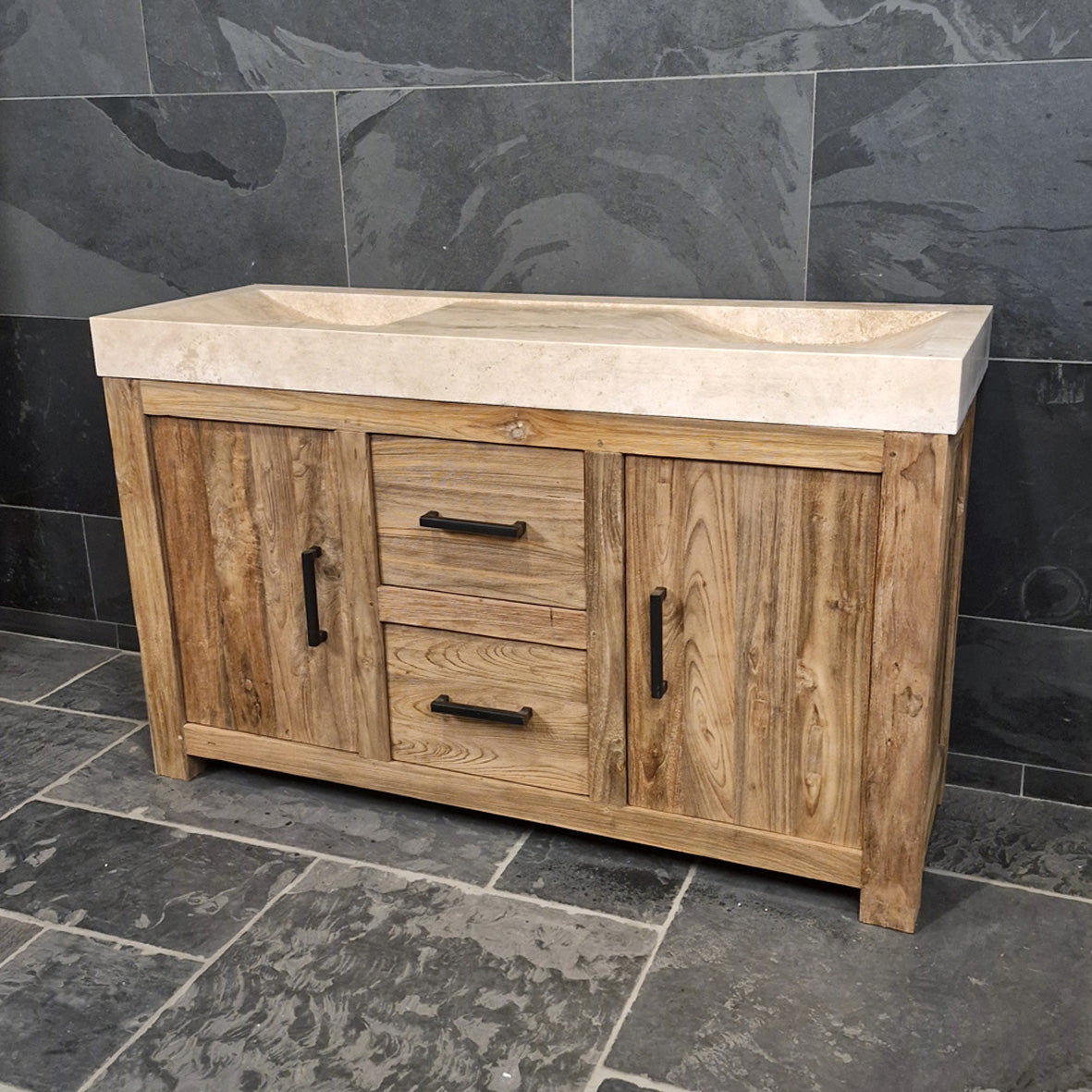 Badezimmermöbel mit Waschtisch aus recyceltem Teakholz, Milan-Unterschrank mit Travertin-Glatt-Oberfläche, von MADURA