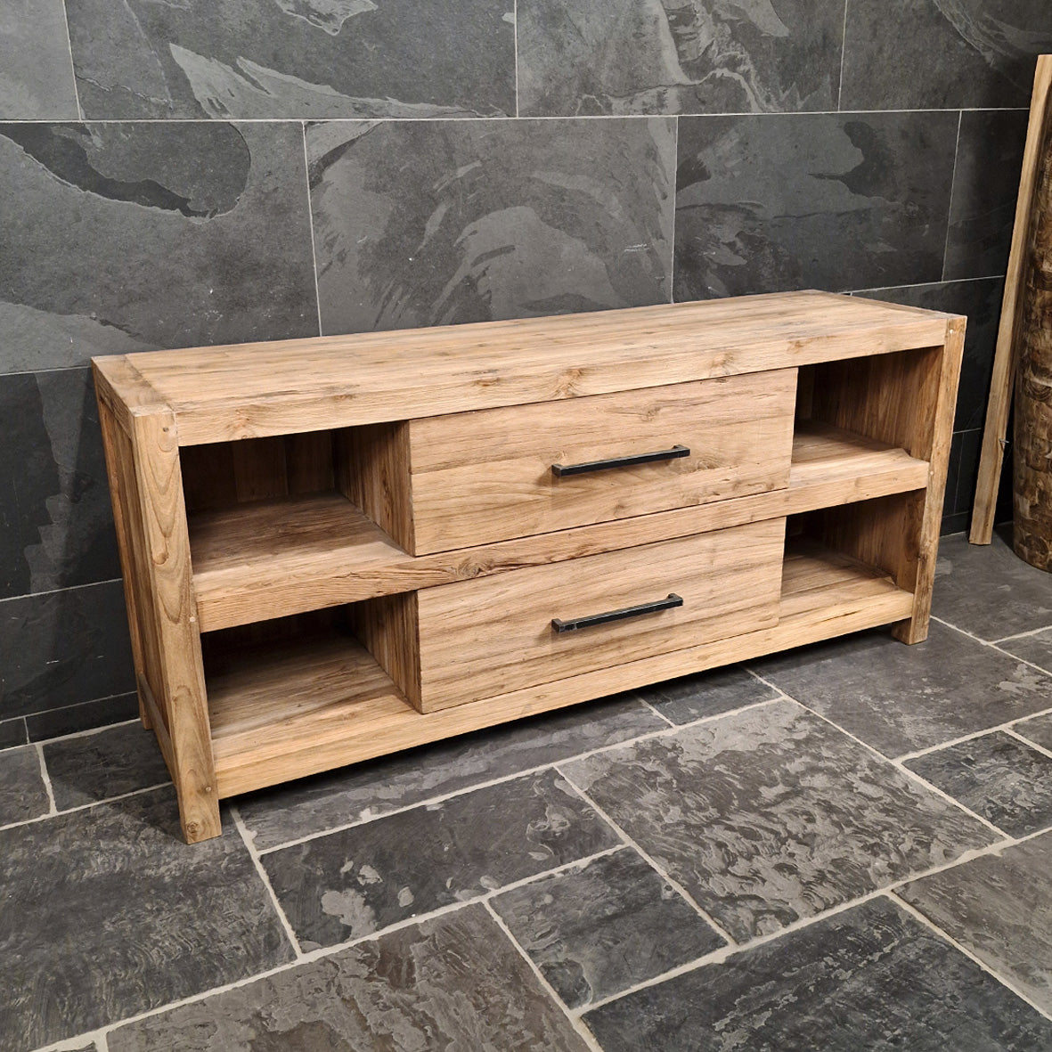 Antiker Badmöbel Unterschrank aus Altholz von Maluku, rustikale Badgestaltung mit charaktervollem Holz, Maße 180x52x80cm