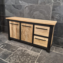Badezimmer-Unterschrank aus Teakholz von Metal Look, zeitloses Design, in 150x55x80cm Größe, für stilvolle Badgestaltung.