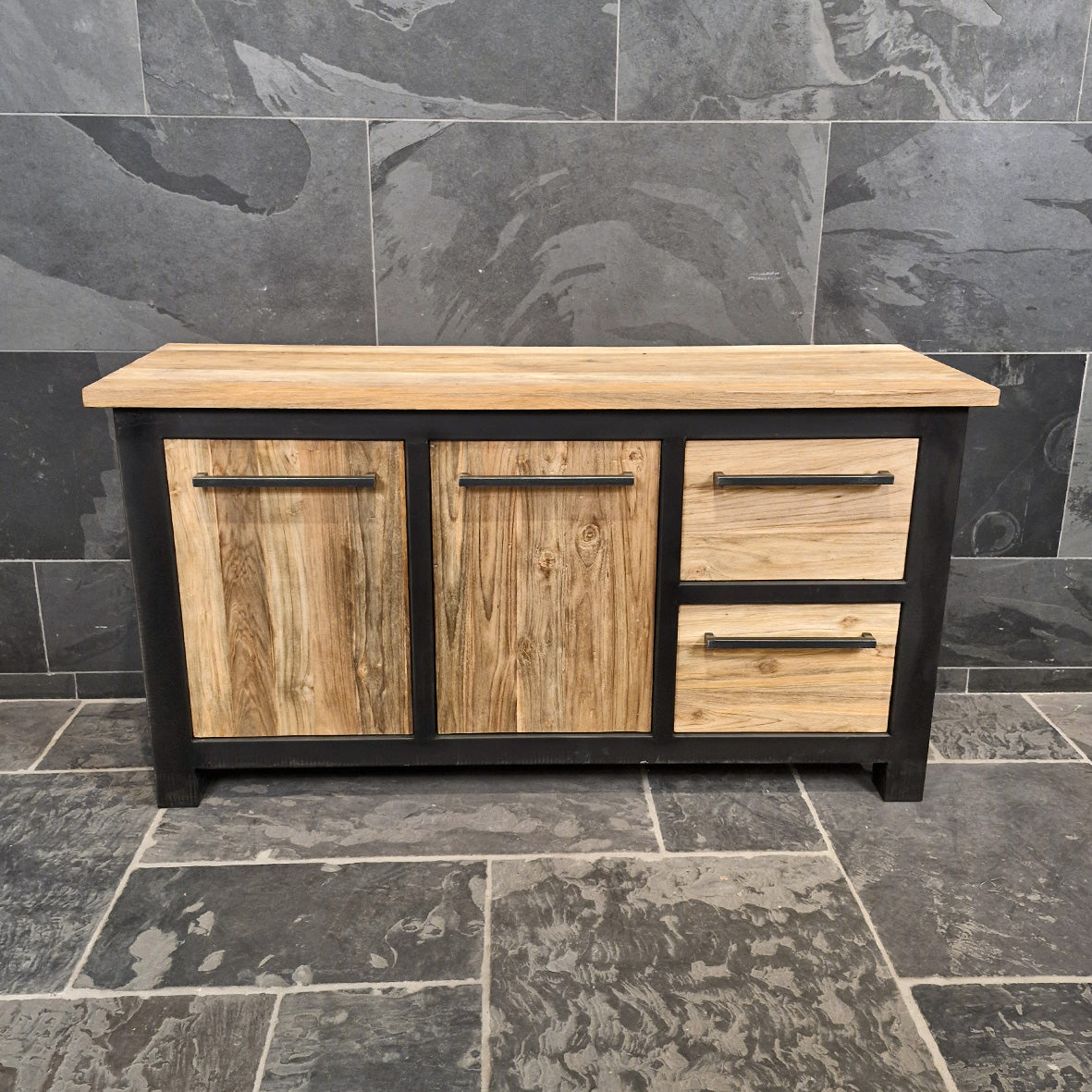 Badezimmer-Unterschrank aus Teakholz von Metal Look, modernes Design, in 150x55x80cm, für stilvolle Badgestaltung.