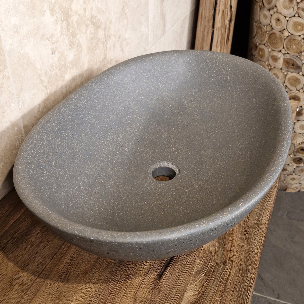 Aufsatzwaschbecken aus Mineralguss in Grau mit Terrazzo-Design, 60 x 40 x 15 cm, für moderne Badgestaltung.