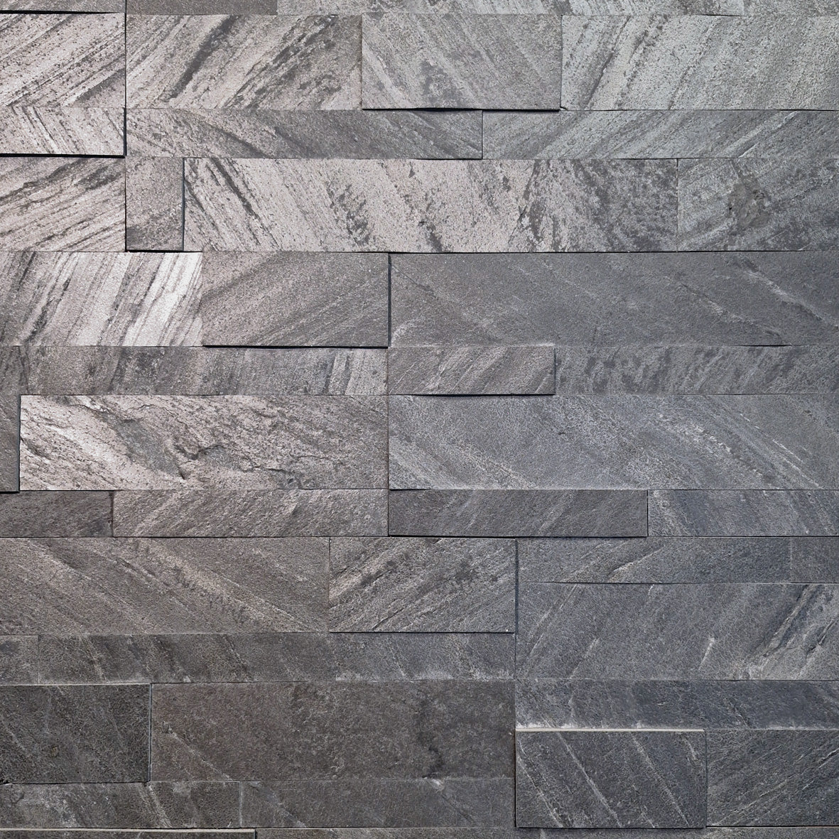 Schiefer-Verblender von OPAL BLACK, 3D-Ultralight Naturstein für Wandgestaltung, detailreiche Oberflächenstruktur sichtbar