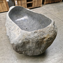 Freistehende Badewanne aus Flussstein von POSEIDON, 226 x 130 cm, elegante Badgestaltung mit natürlichem Design