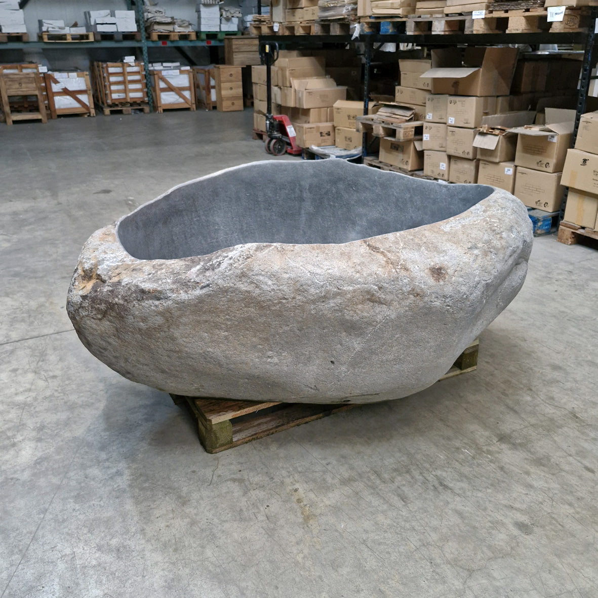 Freistehende Badewanne im Flussstein-Design von POSEIDON, Maße 180x134x70cm, elegante Badgestaltung für modernes Badezimmer