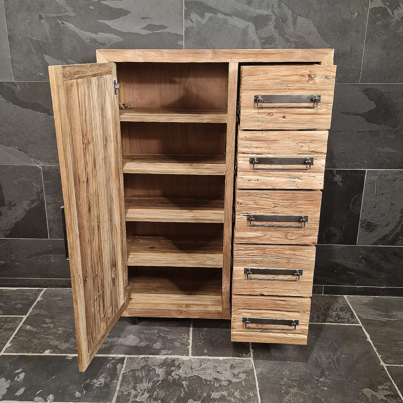 Hochschrank von PELEMSEWU für Badgestaltung, recycelt und nachhaltig, aus langlebigem Material, 100x40x140 cm, stilvoll und funktional