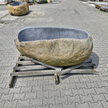 Freistehende Badewanne aus Flussstein im Badezimmer, Maße 170 x 120 x 70 cm, POSEIDON Badgestaltung