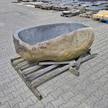 Freistehende Badewanne aus Flussstein von POSEIDON, 170 x 120 x 70 cm, moderne Badgestaltung mit natürlichem Design