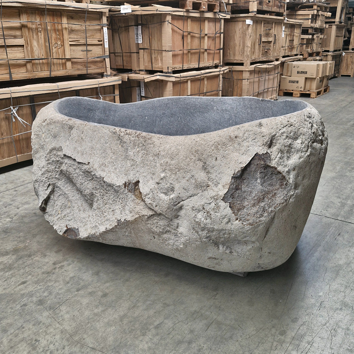 Freistehende Badewanne aus Flussstein von POSEIDON, 200 x 135 x 78 cm, elegante Badgestaltung mit natürlichem Design