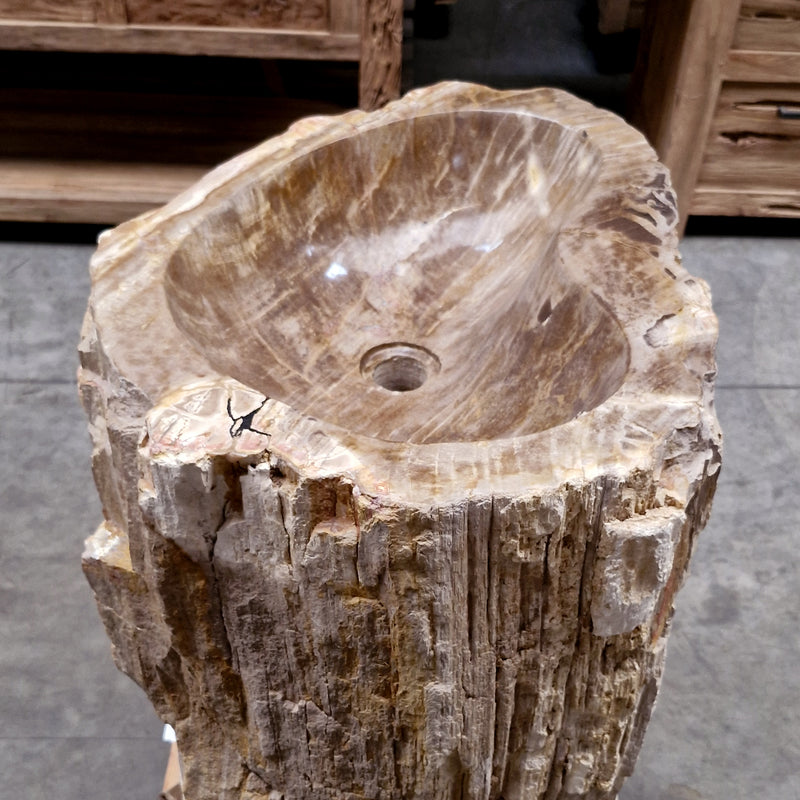 Standwaschbecken aus versteinertem Holz von Zakynthos, 58x50x90 cm mit Hahnloch für Badgestaltung.