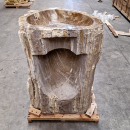 Standwaschbecken aus versteinertem Holz von Zakynthos, 58x50x90 cm, mit Platz für Hahnloch, für moderne Badgestaltung.
