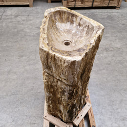 Standwaschbecken aus versteinertem Holz von Zakynthos, 66x42x90 cm, mit Unteranschluss, für stilvolle Badgestaltung.