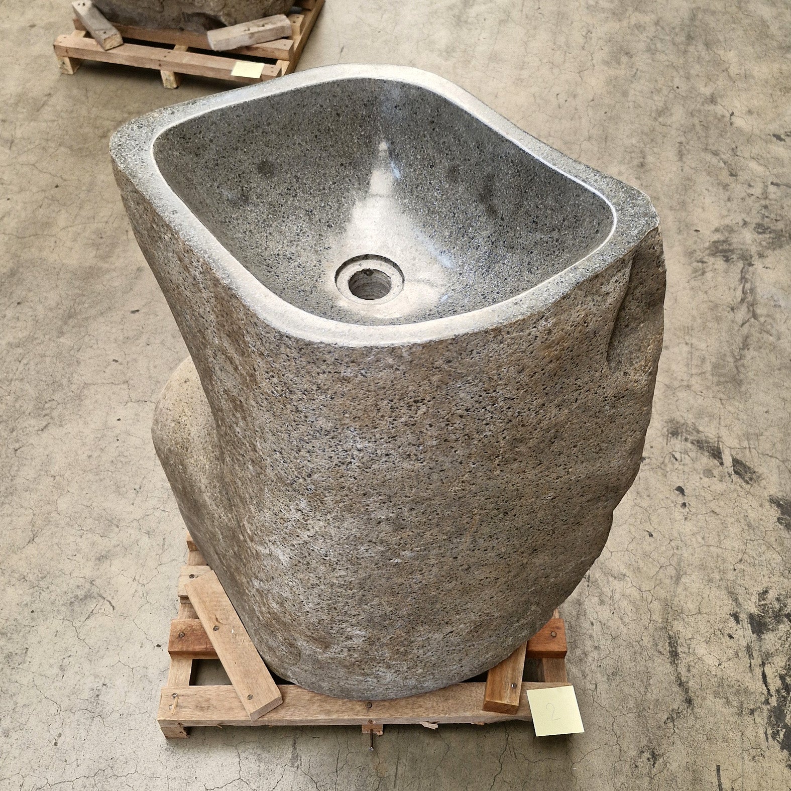 Standwaschbecken Flussstein | 70 x 40 x 90 cm | R2