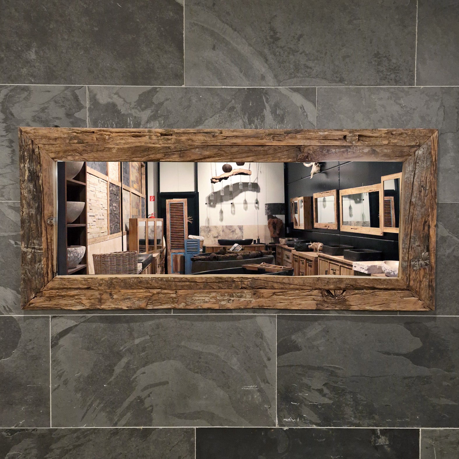 Rechteckiger Wandspiegel mit rustikalem Railwood-Rahmen in R2