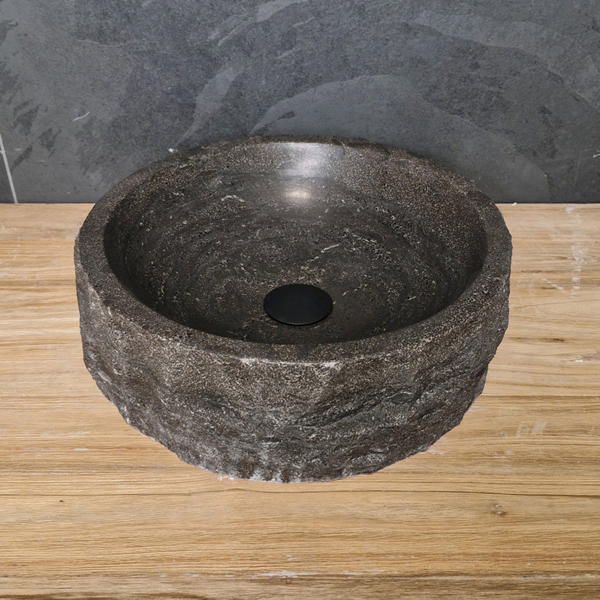 Runder Aufsatzwaschbecken aus grobem Blaustein, Naturstein, für Badgestaltung, 40 cm Durchmesser, von ROME.