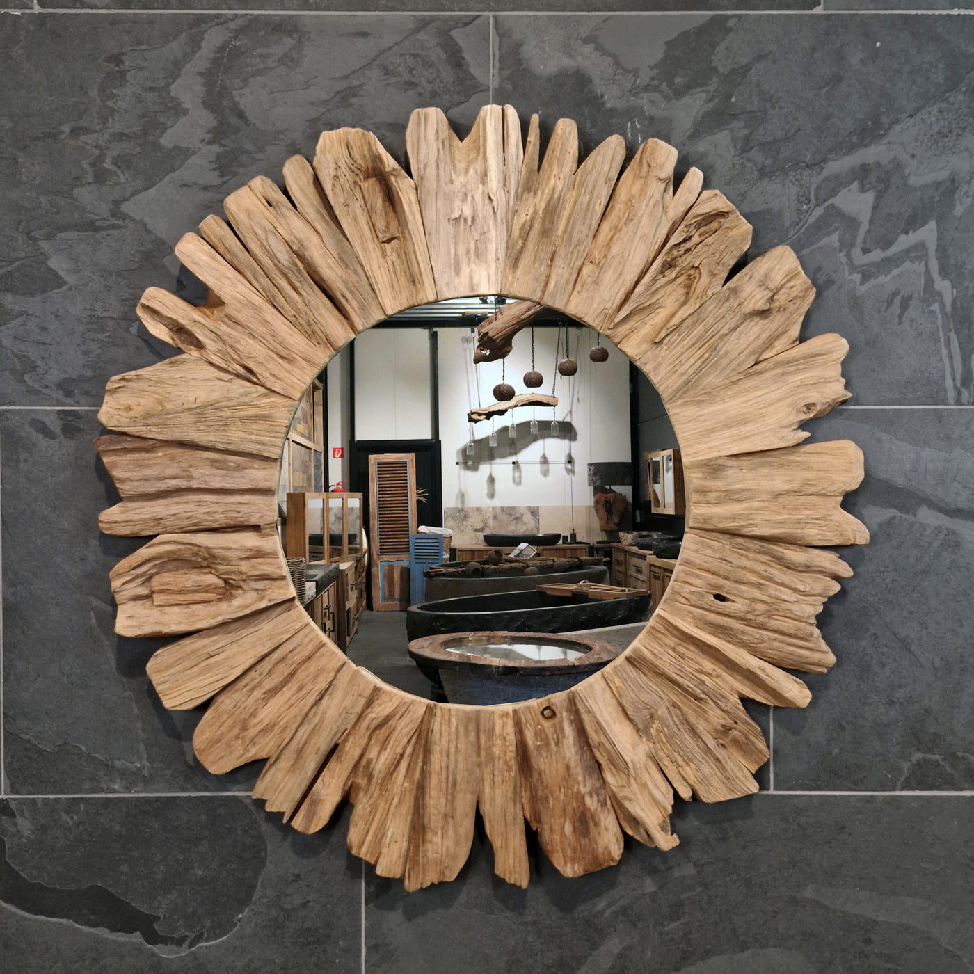 Runder Badspiegel aus recyceltem Teakholz, Durchmesser 90 cm, für Badezimmergestaltung, von Baumstumpf
