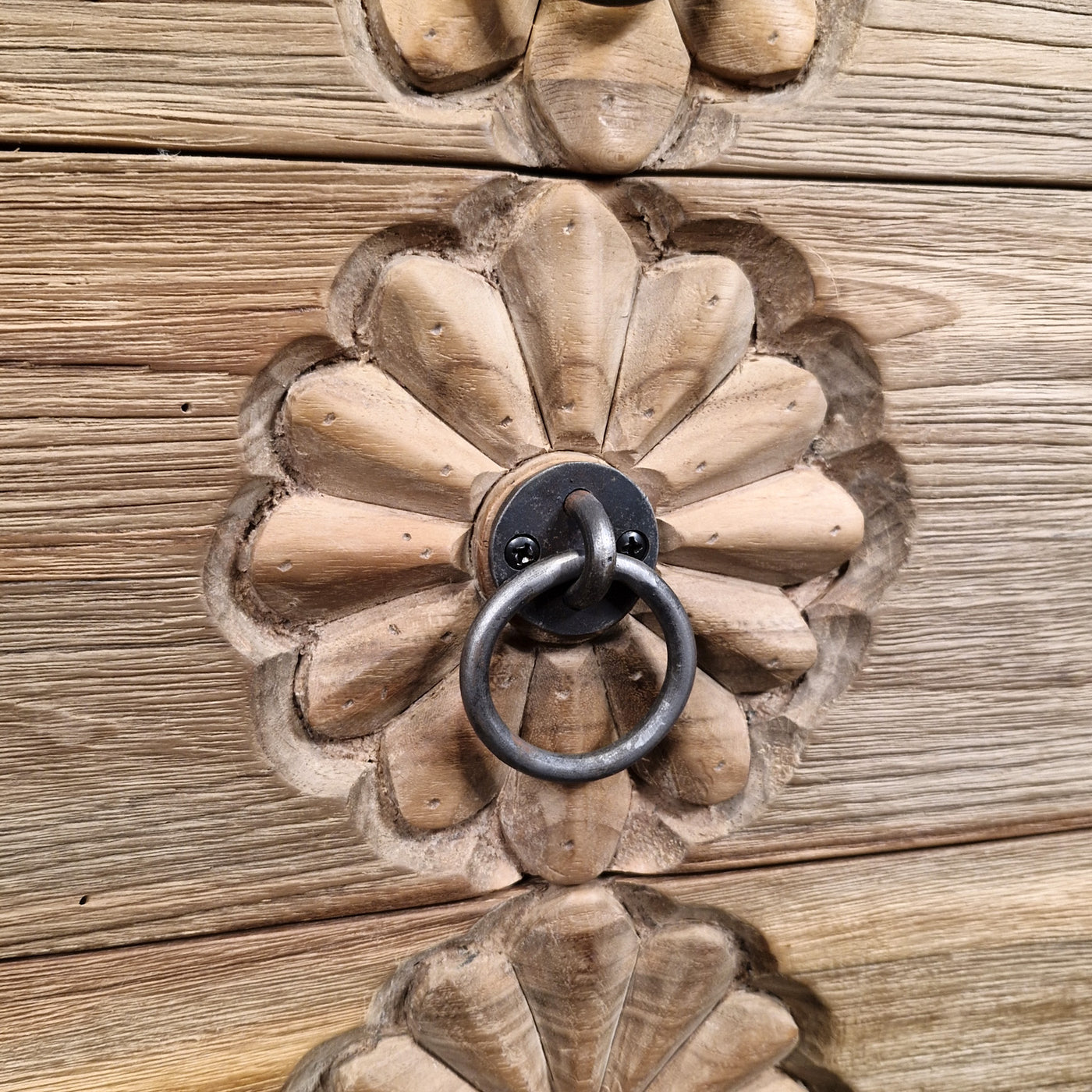 Unterschrank für Badgestaltung aus recyceltem Teakholz mit Carving-Blumen-Design, von Sample Carving Flower, Maße 186x55x80cm