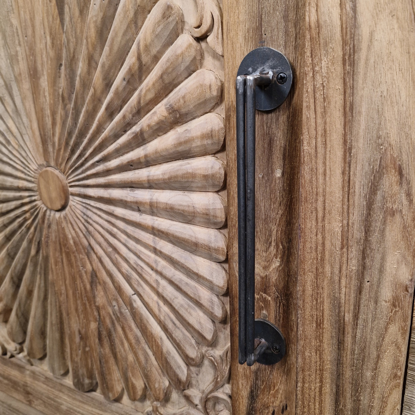 Unterschrank mit Carving-Blumenmuster aus recyceltem Teakholz, Badgestaltung, von Sample Carving Flower, 186x55x80cm