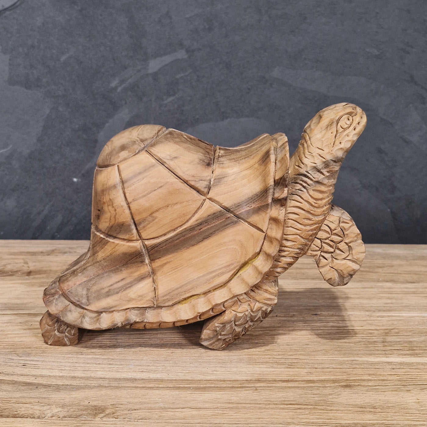 Recycelte Teakholz Schildkröte als Badgestaltung, mittelgroß, naturbelassen, detailreiche handgefertigte Deko-Tier aus Holz.