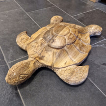 Große liegende Schildkröte aus recyceltem Teakholz für Badgestaltung, detailreiche Tierdekoration, naturbelassene Holzoptik