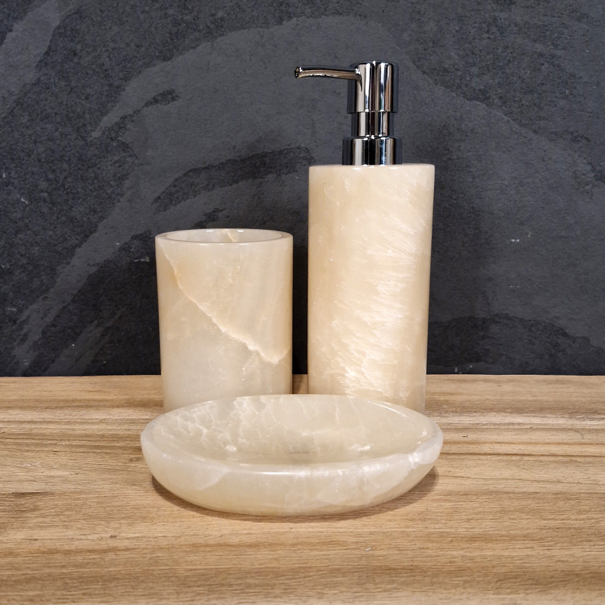 Beiges Onyx 3-teiliges Badgestaltung Set mit geraden Seifenspendern, stilvolle und moderne Badezimmerdekoration