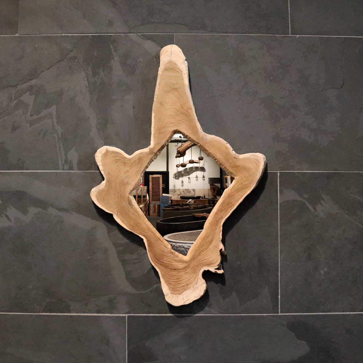 Wandspiegel aus recyceltem Teakholz, Badspiegel Nr. 3, Maße 56x82x4cm, Baumstumpf, für moderne Badgestaltung