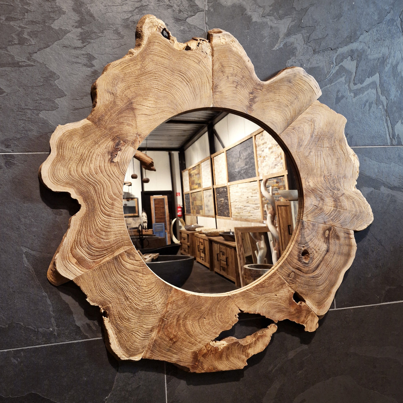 Recycelter Wandspiegel Badspiegel von Baumstumpf, aus Teakholz, in verschiedenen Größen, mit rechteckigem Rahmen.