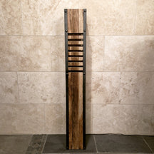 Indische Stehlampe aus Teakholz, Badgestaltung, mit naturalem Holzdesign und eleganter Beleuchtung, Maße 20x20x145cm.
