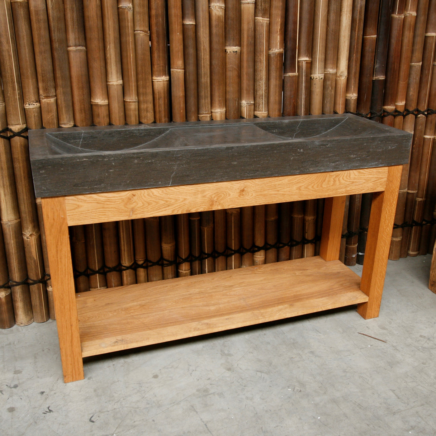 Doppelwaschtisch mit Untertisch aus recyceltem Teakholz von Denpasar, Naturstein-Waschtisch in elegantem Baddesign
